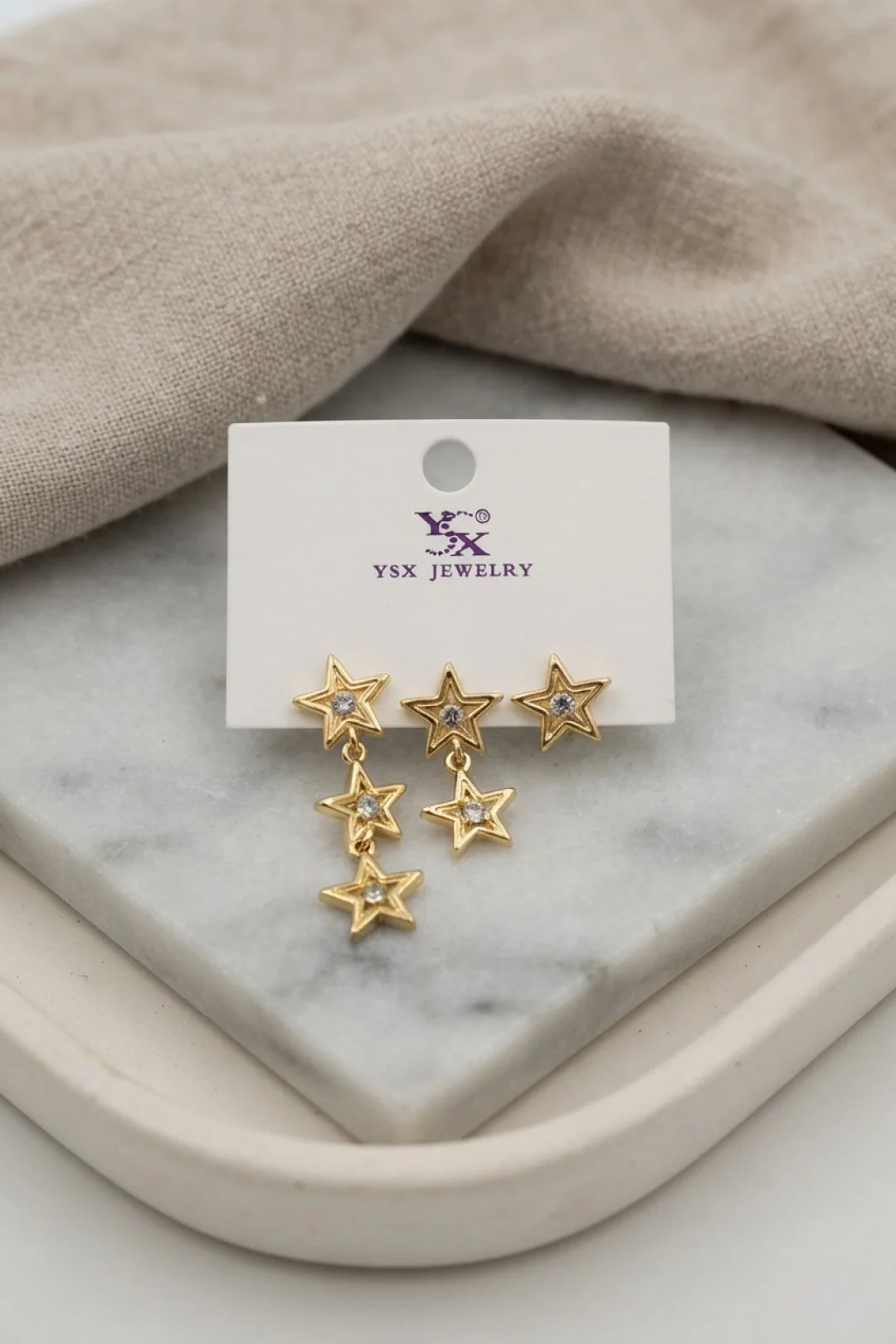 Gold Renk Pirinç Yıldız Model Sallantılı Kadın Küpe Seti