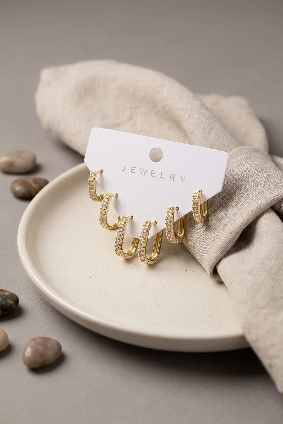 Gold Renk Zirkon Taşlı Pirinç Oval Kare Model Kadın Küpe Seti