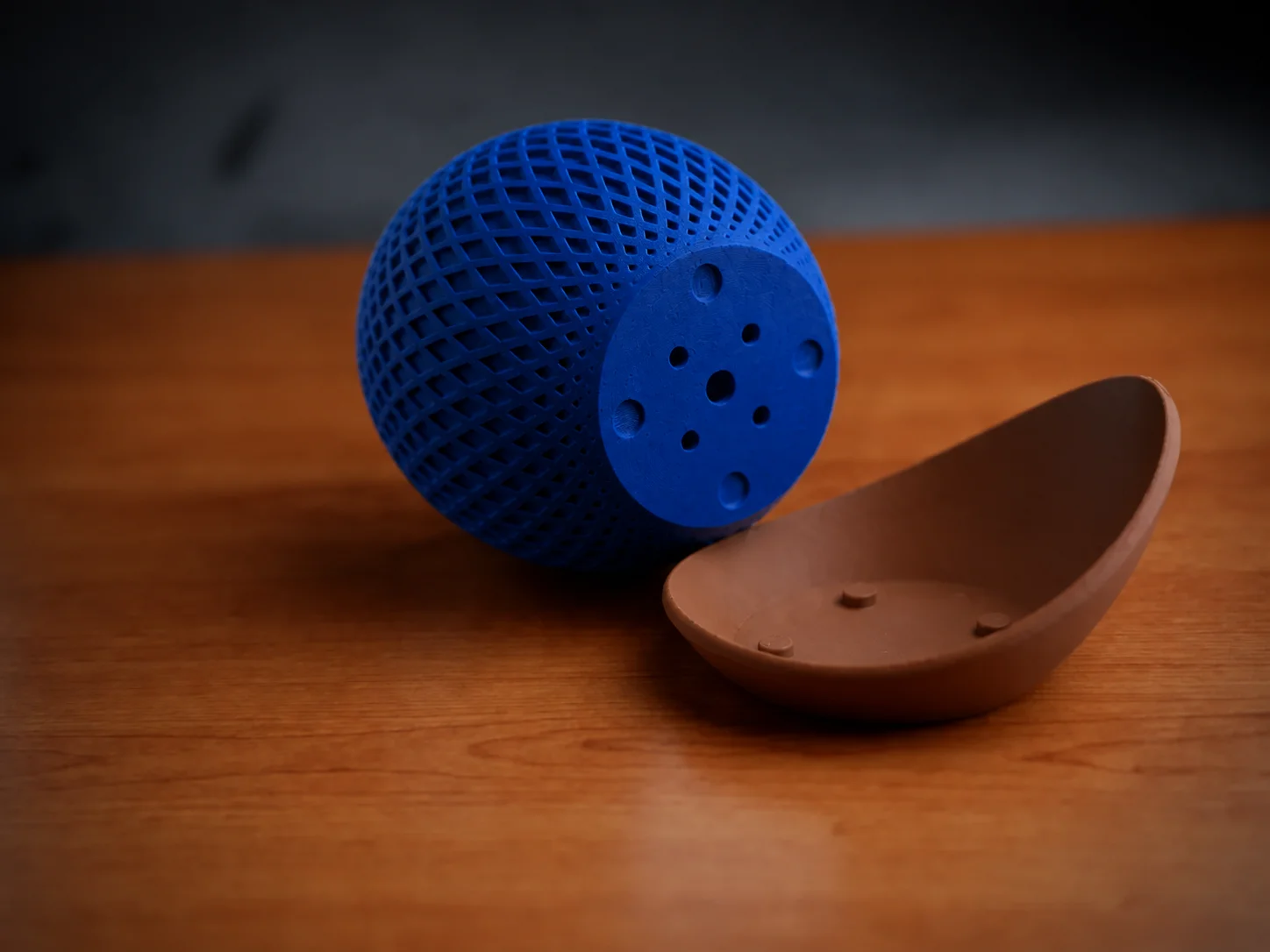 3D Baskı Küre Saksı - Kafes Dokulu İki Parçalı Dekoratif Saksı - Mavi-Kahverengi görsel 2
