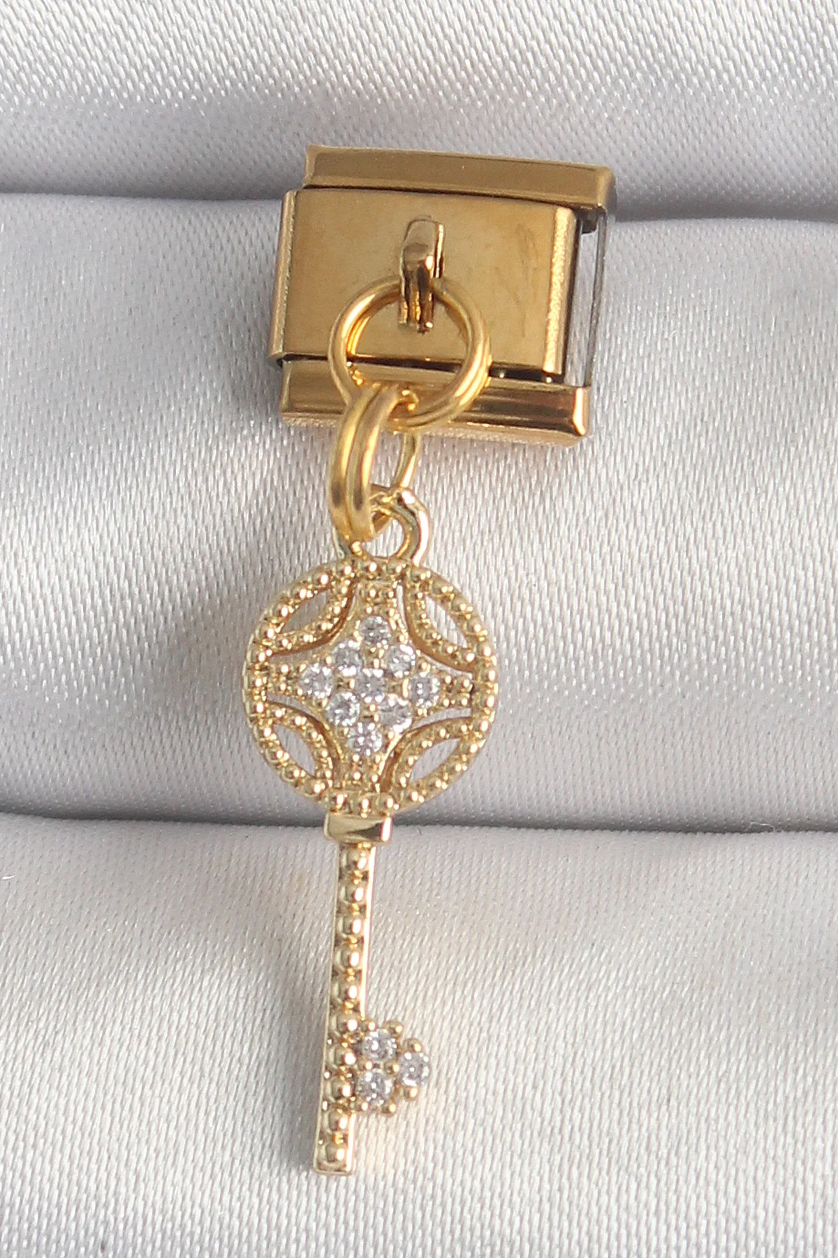 316L Çelik Gold Renk Sallantı Zirkon Taşlı Anahtar Model Nonation Charm