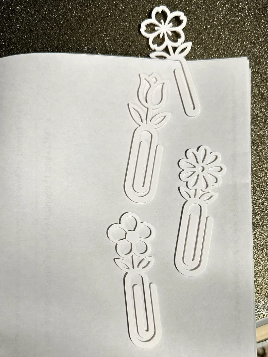 3D Baskı Çiçek Figürlü Ataç ve Kitap Ayracı - 8li Set - Beyaz