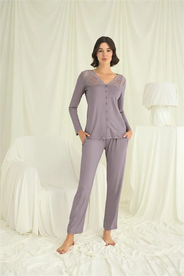 Yakası Kolu ve Omzu Dantelli Boydan Düğmeli Pijama Takımı görseli