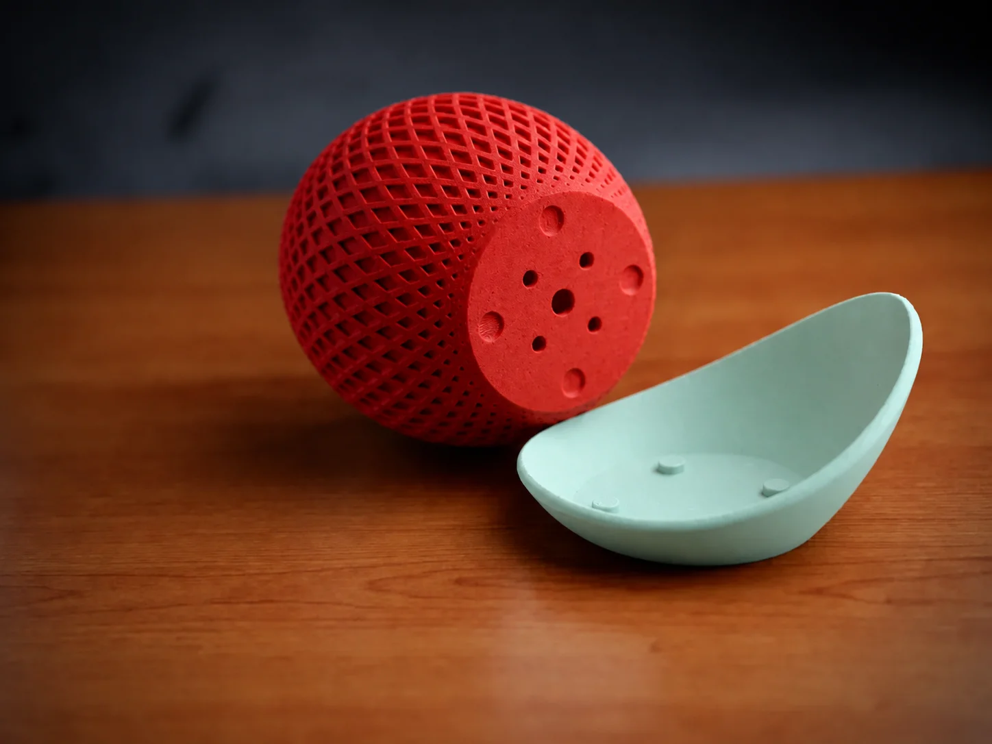 3D Baskı Küre Saksı - Kafes Dokulu İki Parçalı Dekoratif Saksı - Kırmızı-Mint görsel 2