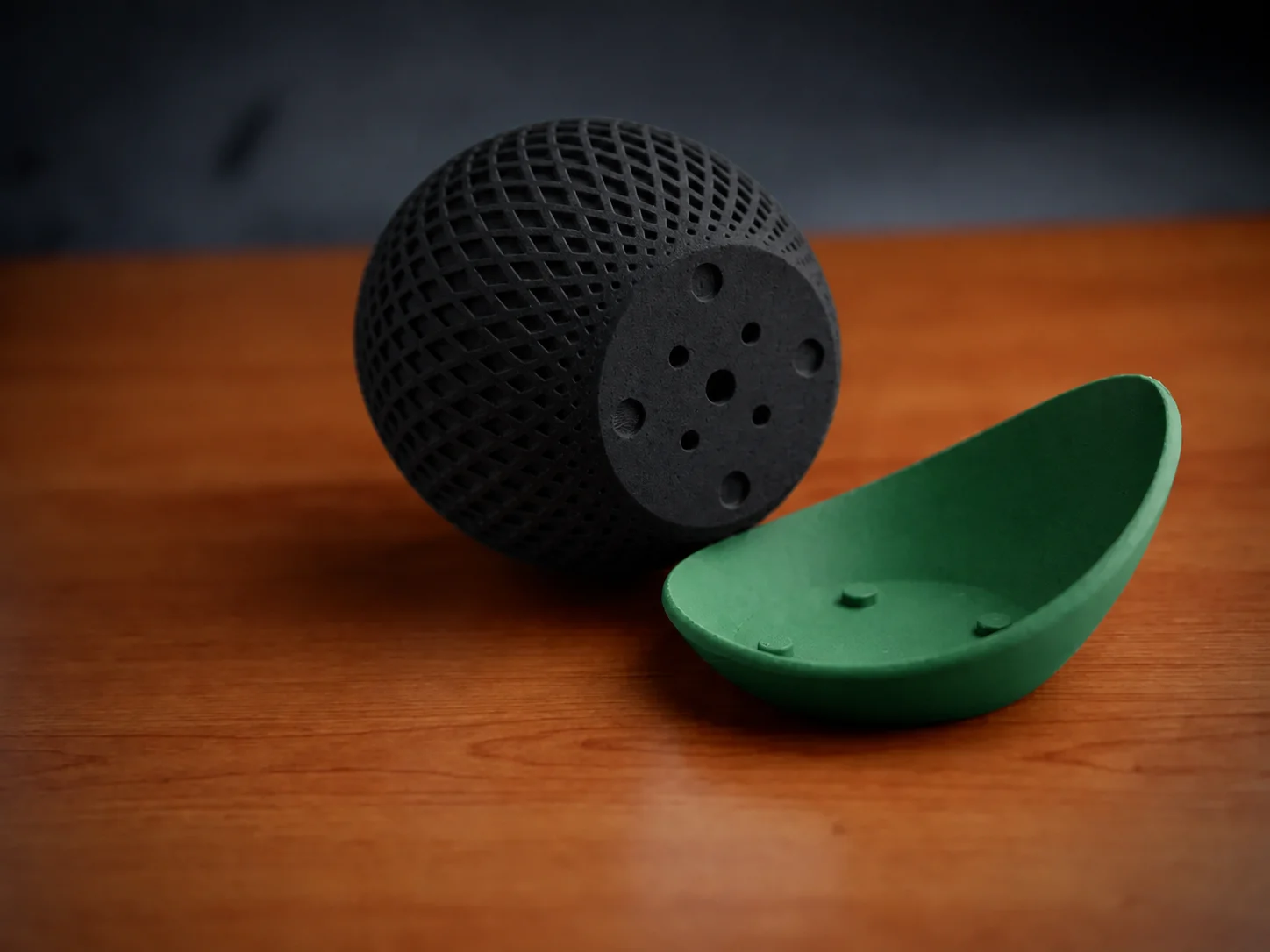 3D Baskı Küre Saksı - Kafes Dokulu İki Parçalı Dekoratif Saksı - Siyah-Yeşil görsel 2