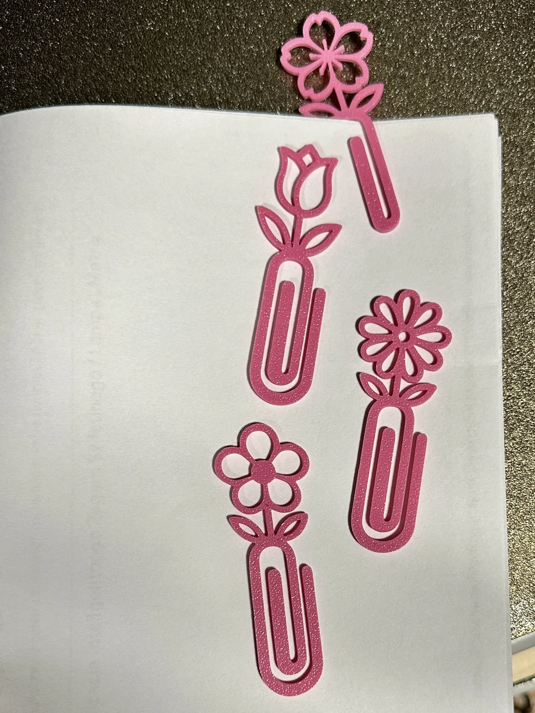 3D Baskı Çiçek Figürlü Ataç ve Kitap Ayracı - 8li Set - Pembe