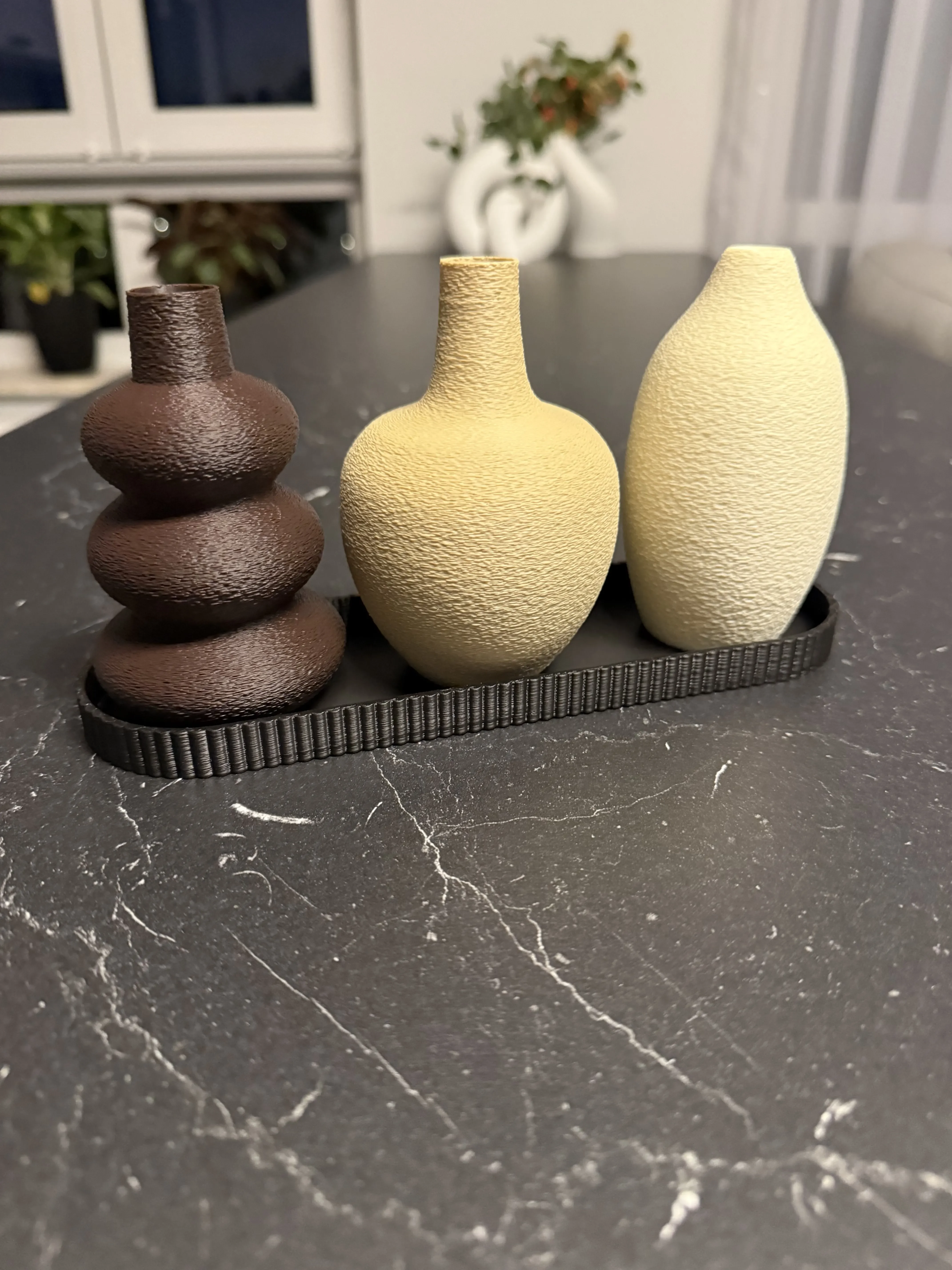 3D Baskı 3lü Dekoratif Vazo Seti ve Sunum Tepsisi - Modern Minimalist Masa Dekoru görsel 2