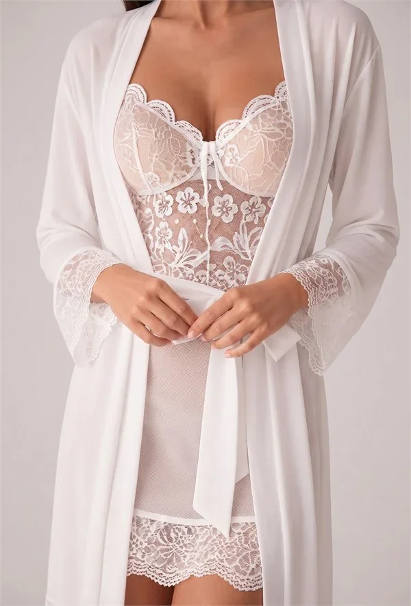 Beyaz Fransız Çiçek Dantelli Tül Kuşaklı Sabahlıklı Mini Babydoll Gecelik Takımı – 2'li Çeyiz Seti görsel 4