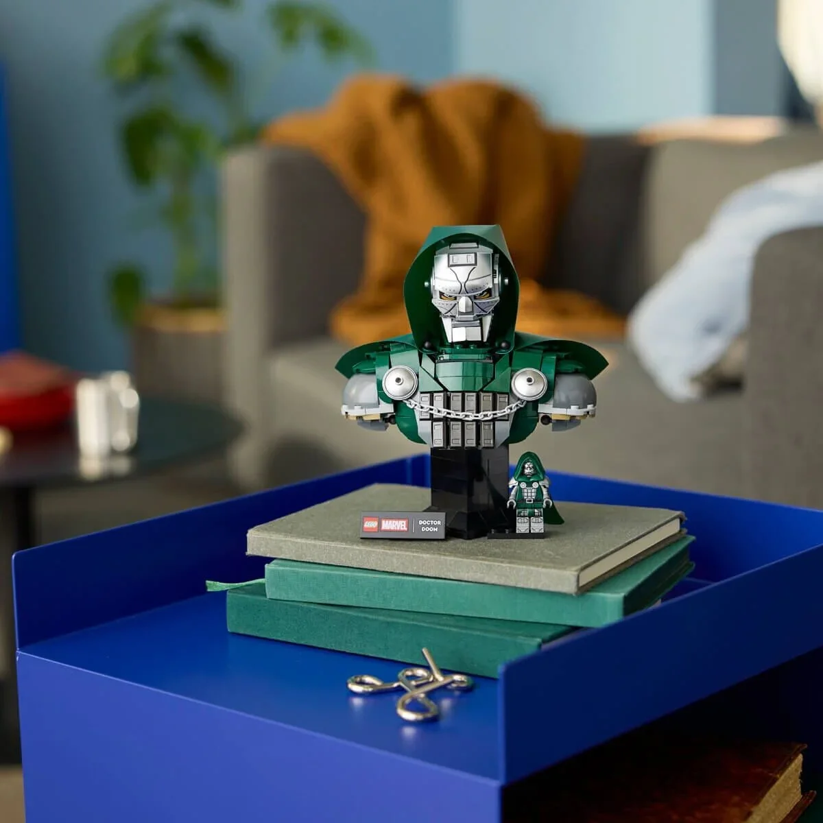 76345 Dr Doom Büstü görsel 4