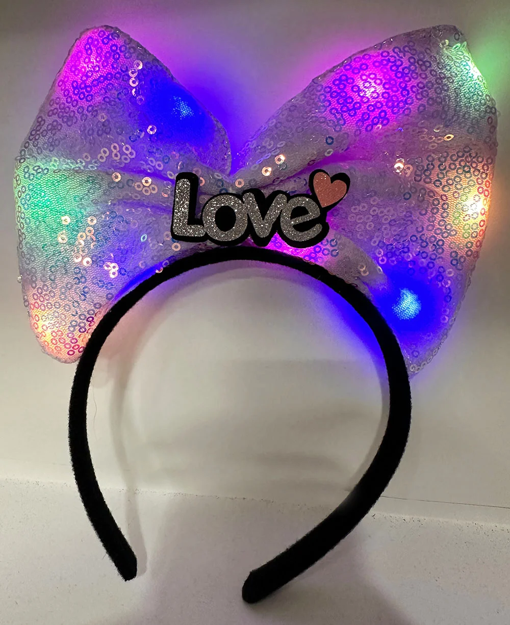 LED Işıklı Love Yazılı Mor Fiyonk Taç – Kız Çocuk Parti Tacı görsel 3