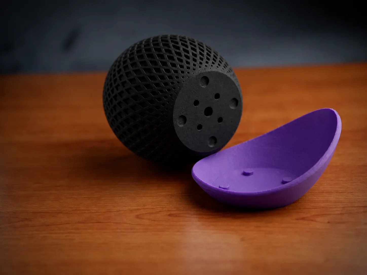 3D Baskı Küre Saksı - Kafes Dokulu İki Parçalı Dekoratif Saksı - Siyah-Mor görsel 2