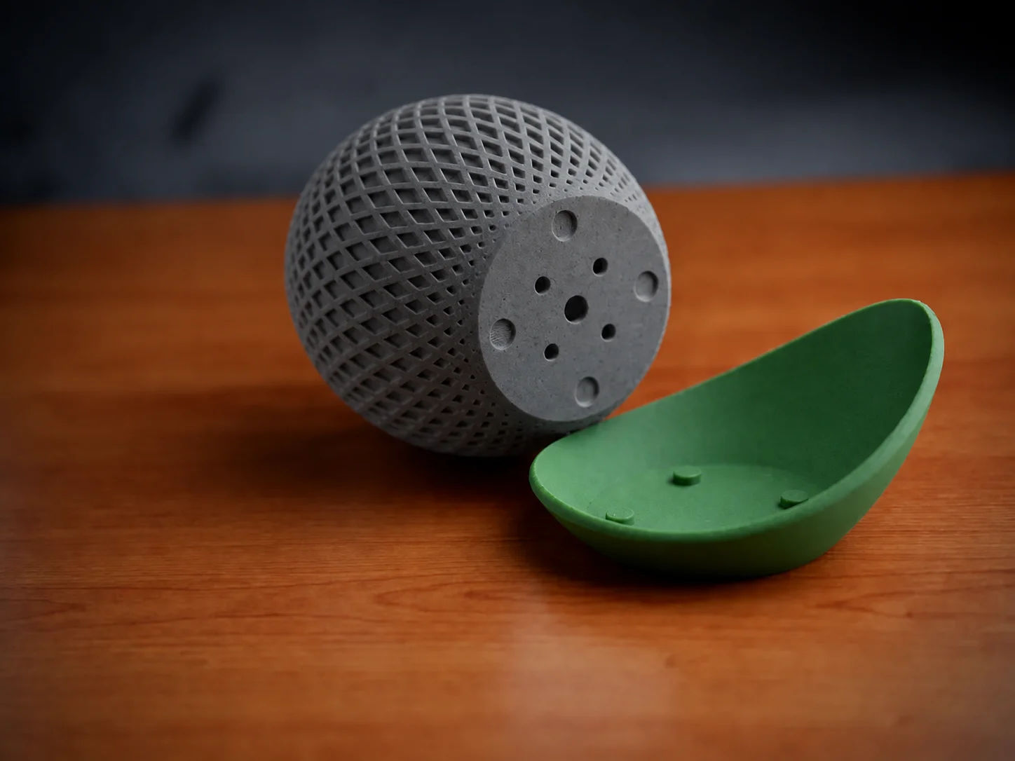 3D Baskı Küre Saksı - Kafes Dokulu İki Parçalı Dekoratif Saksı - Gri-Yeşil görsel 2