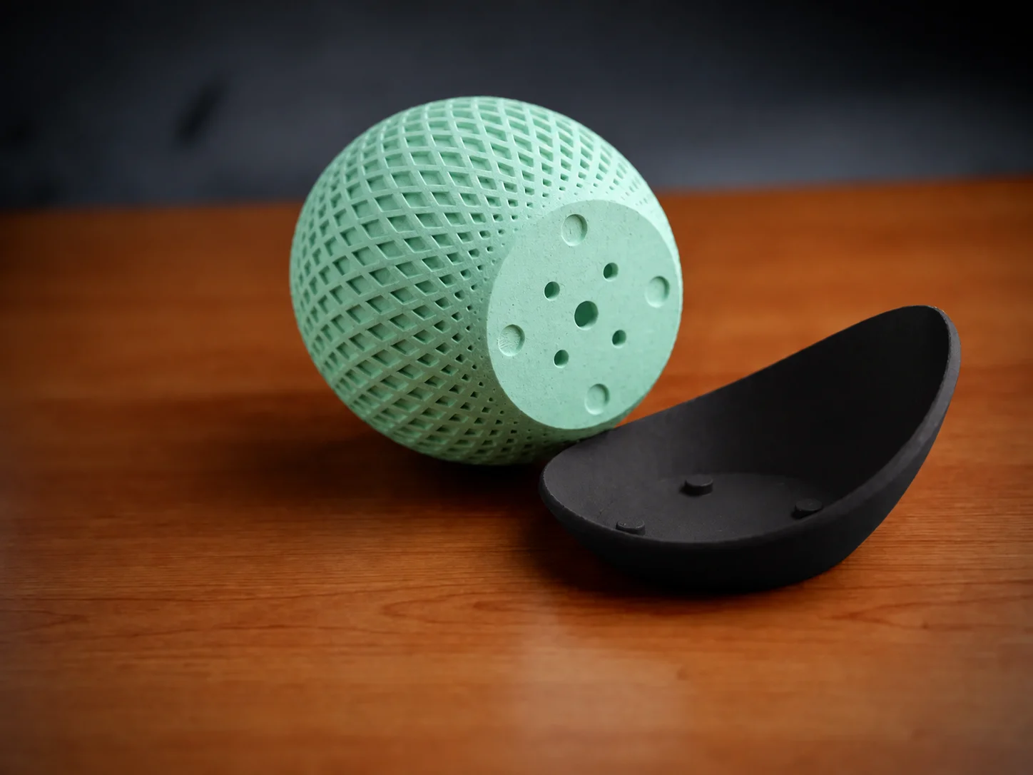 3D Baskı Küre Saksı - Kafes Dokulu İki Parçalı Dekoratif Saksı - Mint-Siyah görsel 2