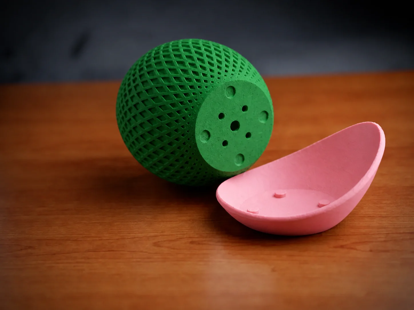 3D Baskı Küre Saksı - Kafes Dokulu İki Parçalı Dekoratif Saksı - Yeşil-Pembe görsel 2