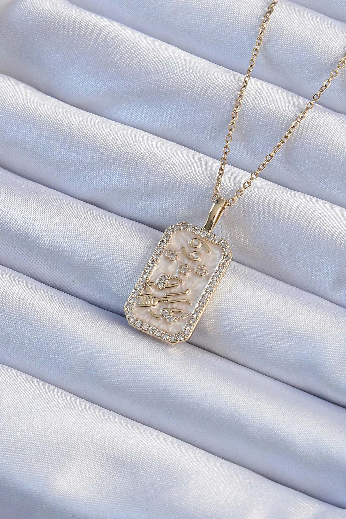 316L Çelik Zincir Gold Renk Zirkon Taşlı Çerçeveli Tarot Kolye