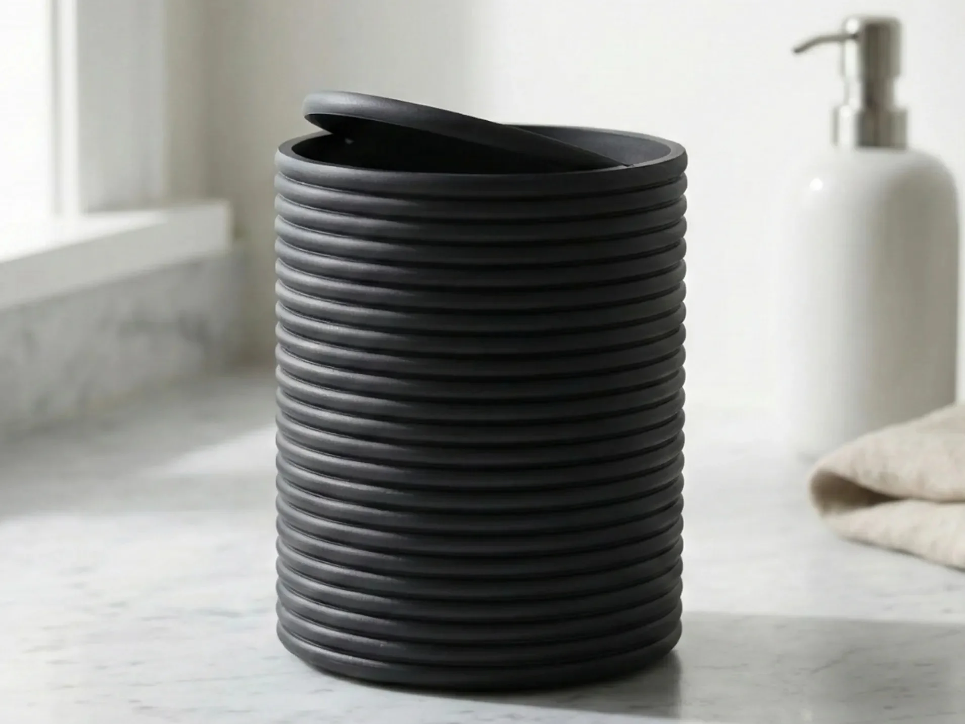 3D Baskı Mini Yivli Çöp Kutusu Sallanır Kapaklı Masaüstü Banyo Makyaj Masası Kovası 12x9 cm Antrasit