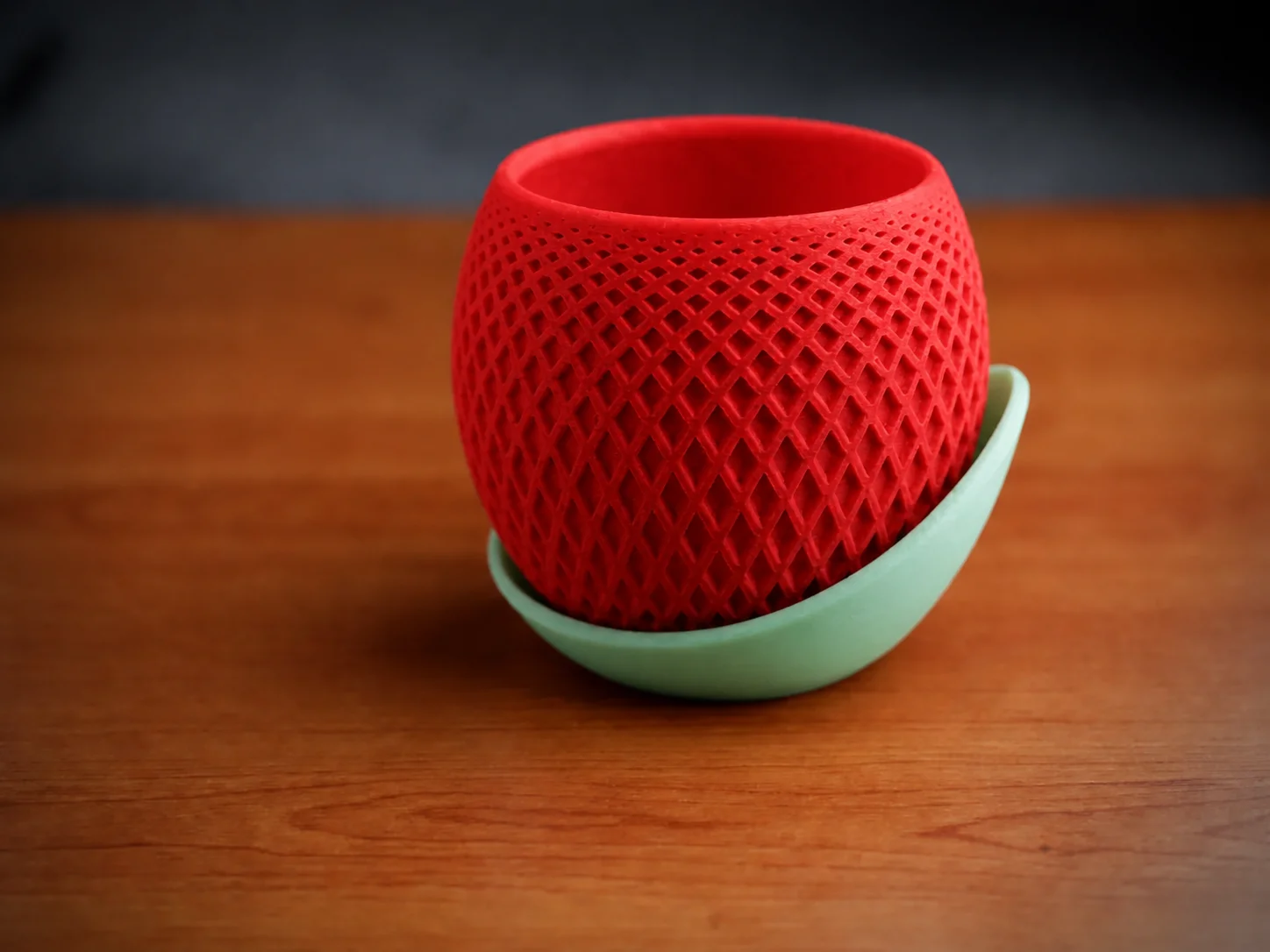 3D Baskı Küre Saksı - Kafes Dokulu İki Parçalı Dekoratif Saksı - Kırmızı-Mint