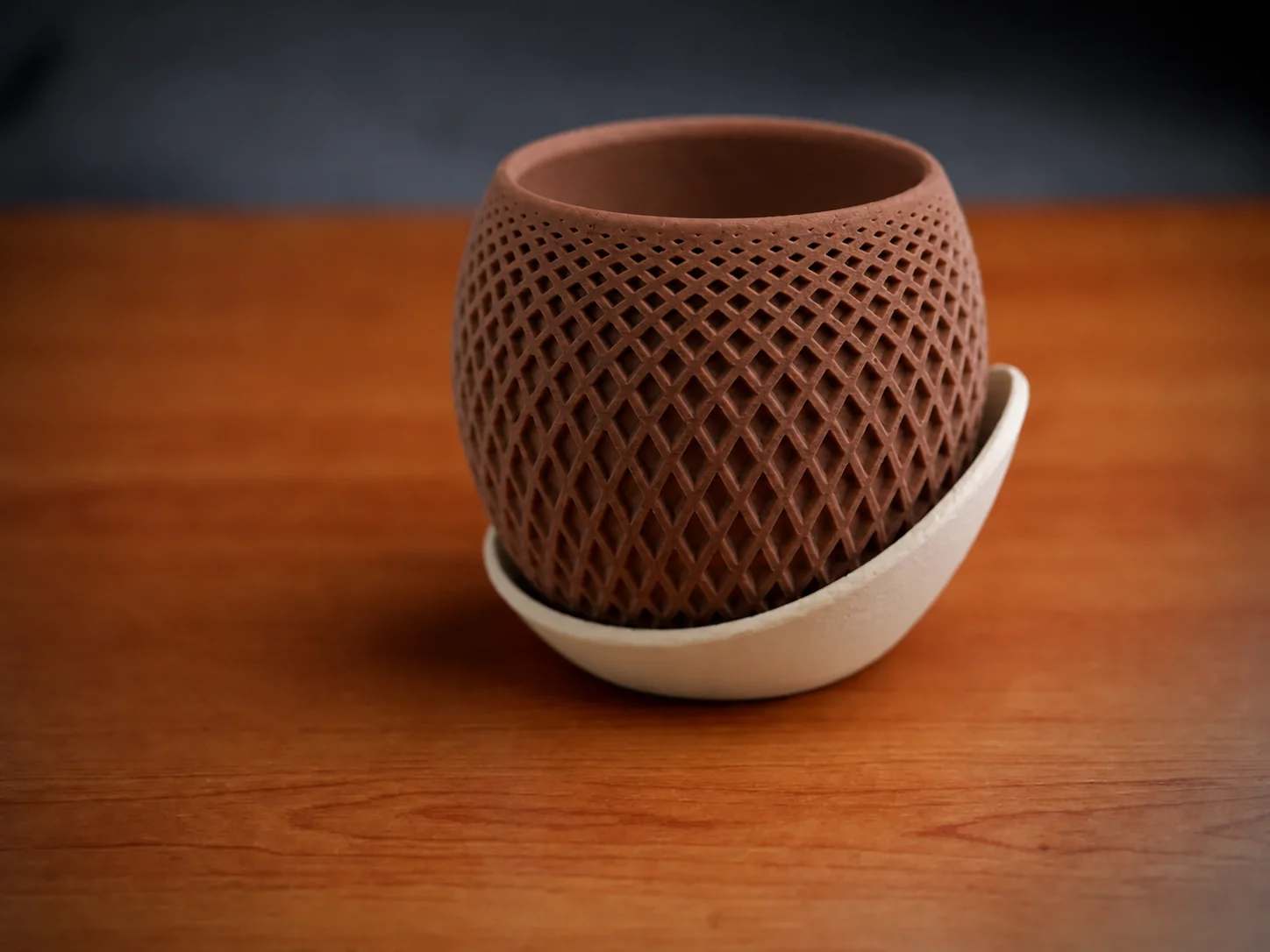 3D Baskı Küre Saksı - Kafes Dokulu İki Parçalı Dekoratif Saksı - Kahverengi-Bej