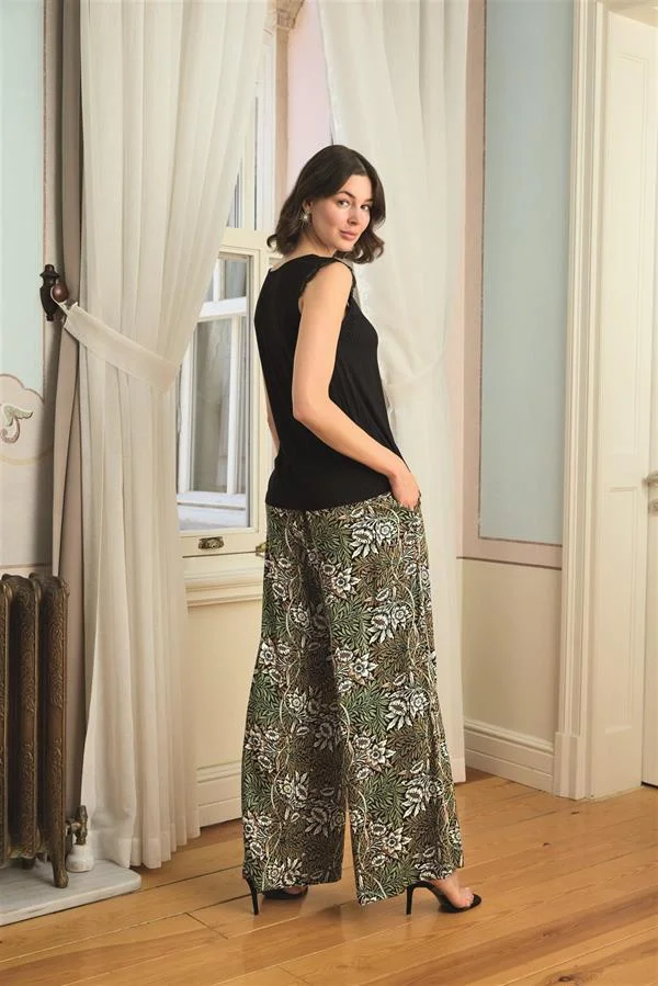 Çiçek Yaprak ve Etnik Desenli Dantelli 3'lü Pijama Takımı görseli