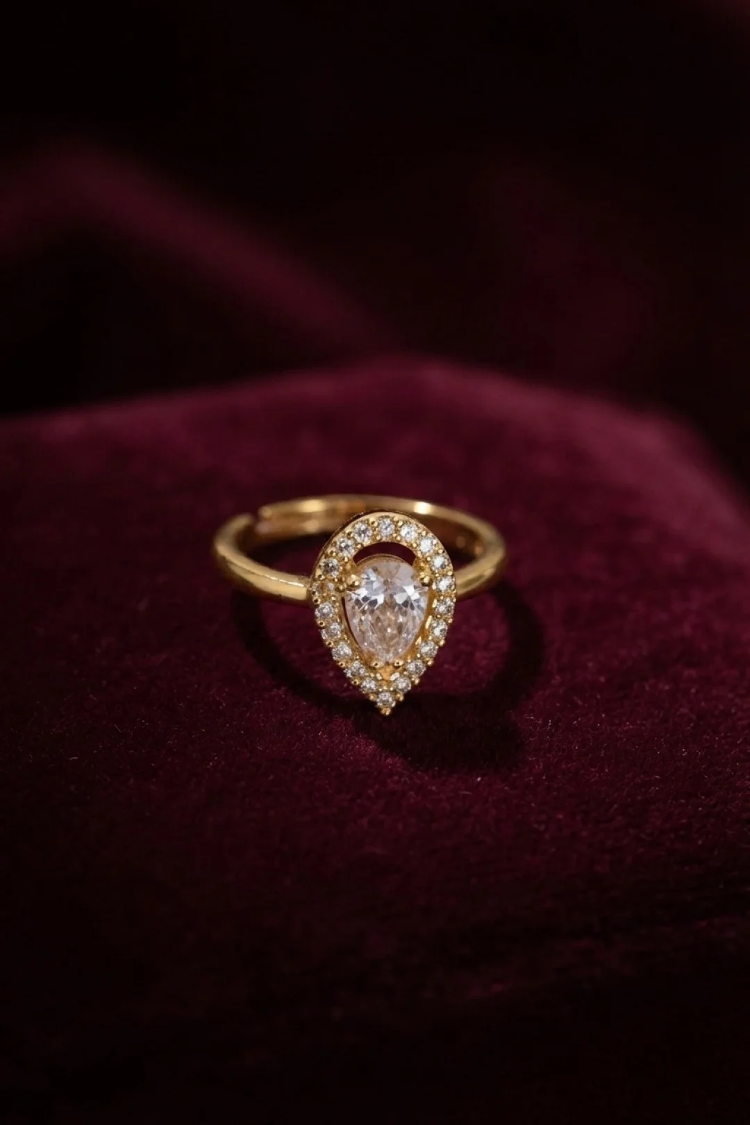 Ayarlamalı Gold Renk Metal Zirkon Taşlı Damla Model Yüzük