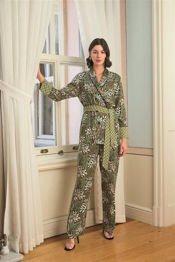 Çiçek Yaprak ve Etnik Desenli Pijama Takımı görseli