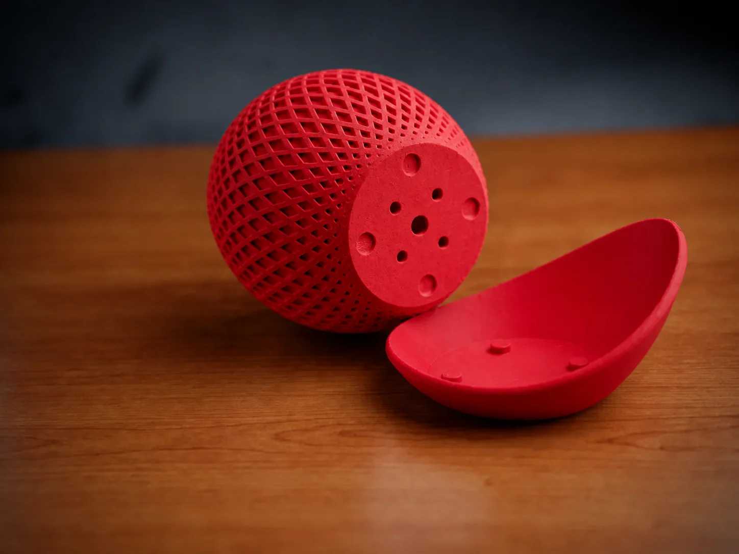 3D Baskı Küre Saksı - Kafes Dokulu İki Parçalı Dekoratif Saksı - Kırmızı-Kırmızı görsel 2