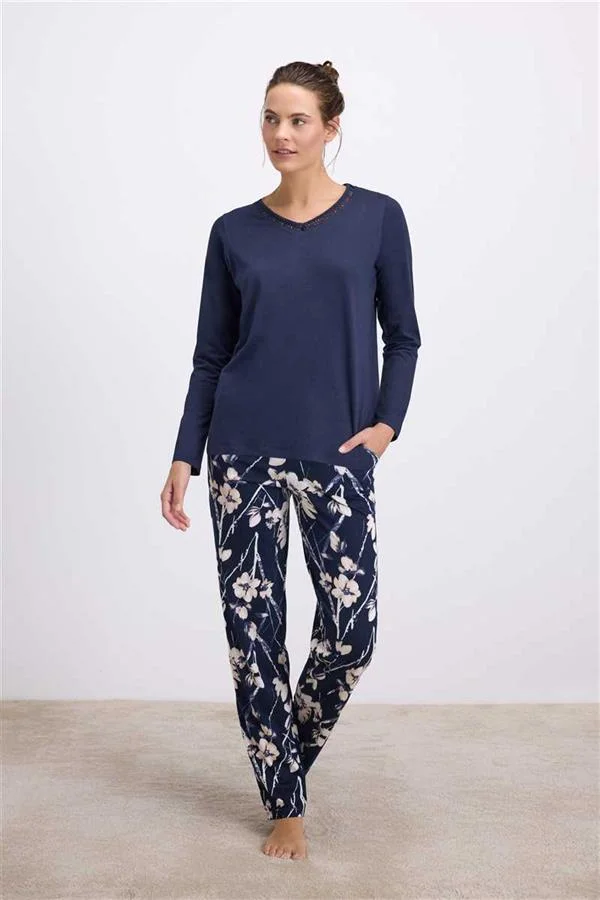 Çiçek Desenli Uzun Kollu T-Shirt ve Pantolon Pijama Takımı