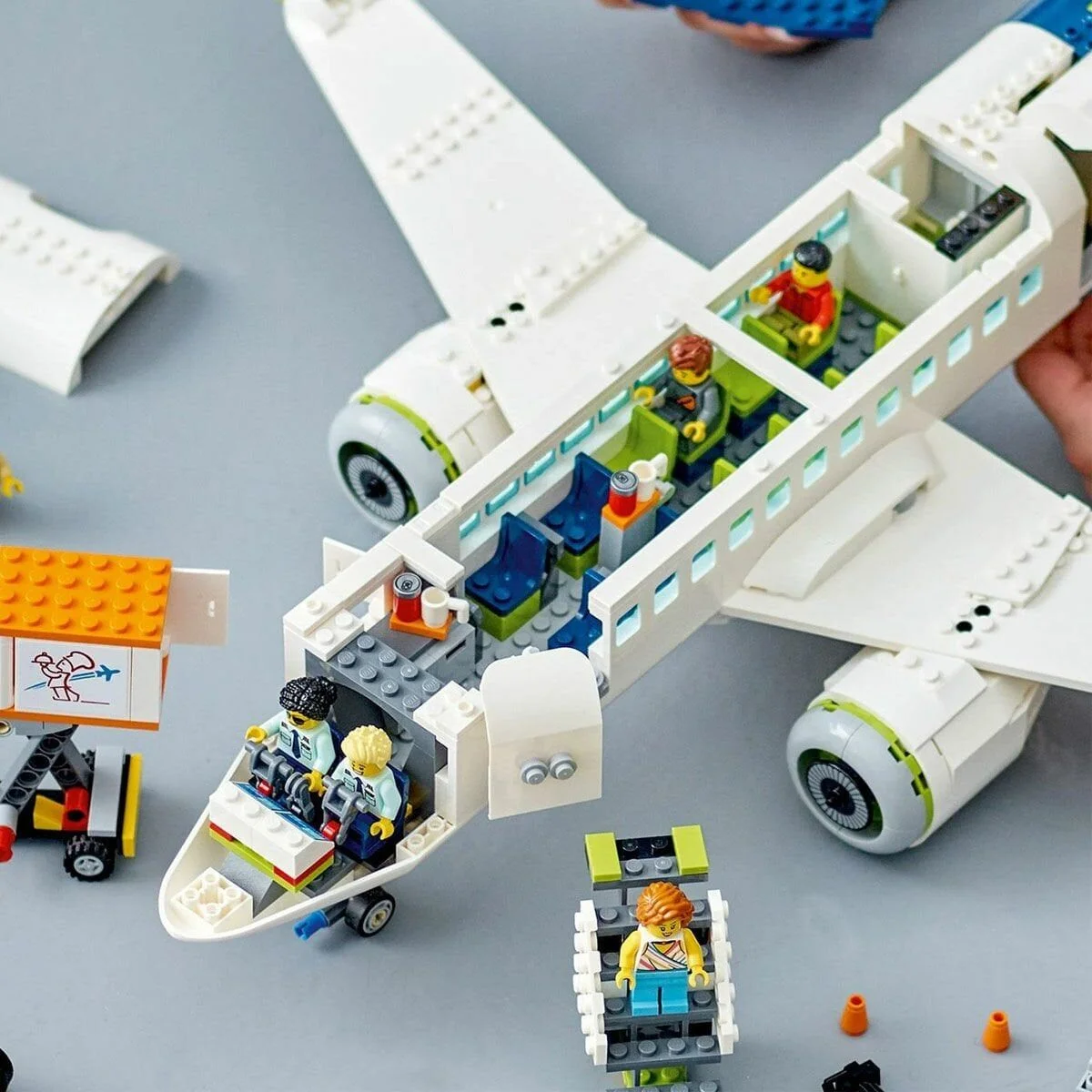 60367 LEGO® City - Yolcu Uçağı 913 parça +7 yaş görsel 3