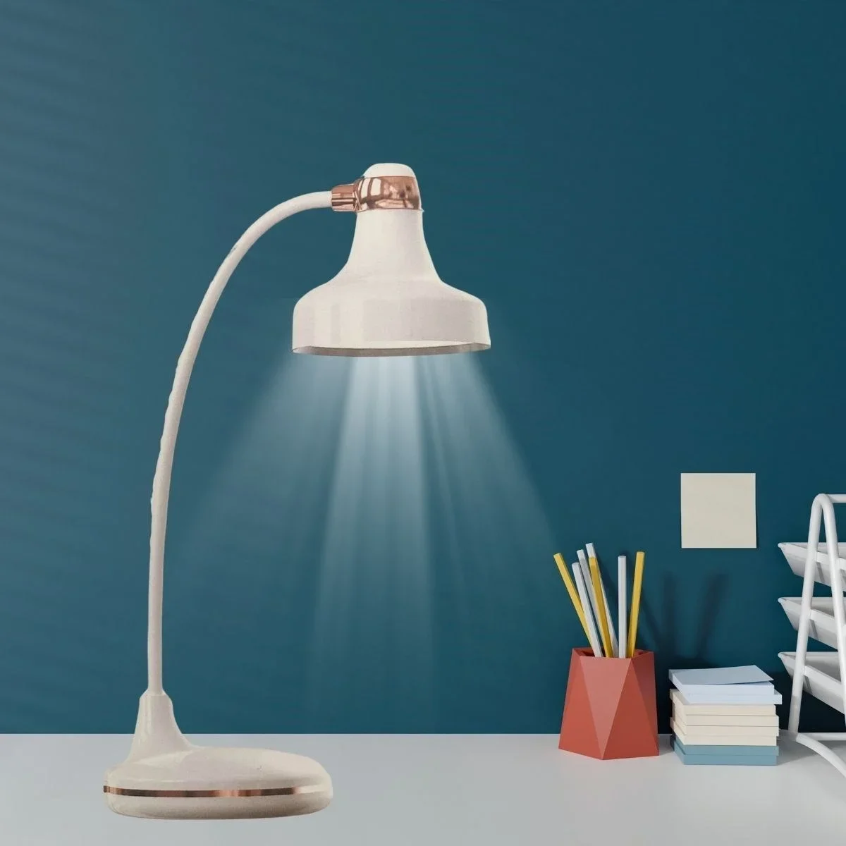 Dokunmatik 3 Farklı LED Işıklı Çalışma Masası Üstü Lamba görsel 2