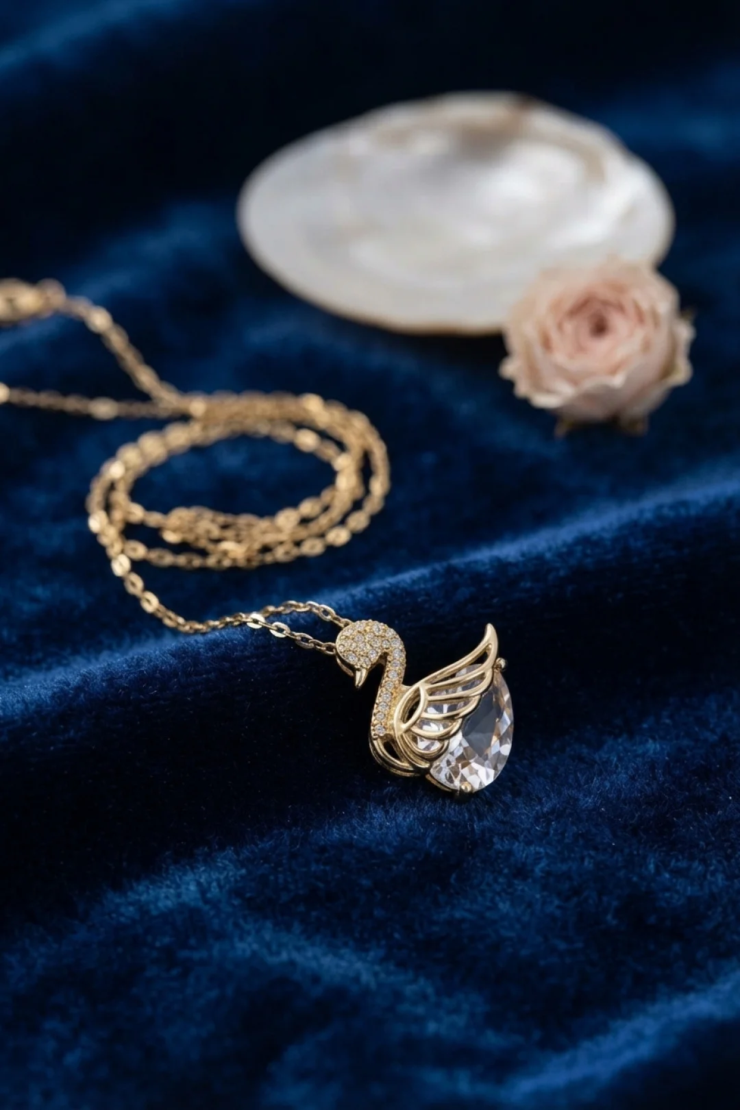 316L Çelik Zincir Gold Renk Kuğu Model Kadın Kolye