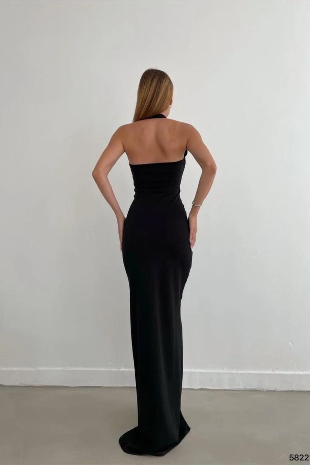 Kadın Saten Kumaş Kruvaze Yaka Yırtmaçlı Maxi Abiye Elbise görsel 2