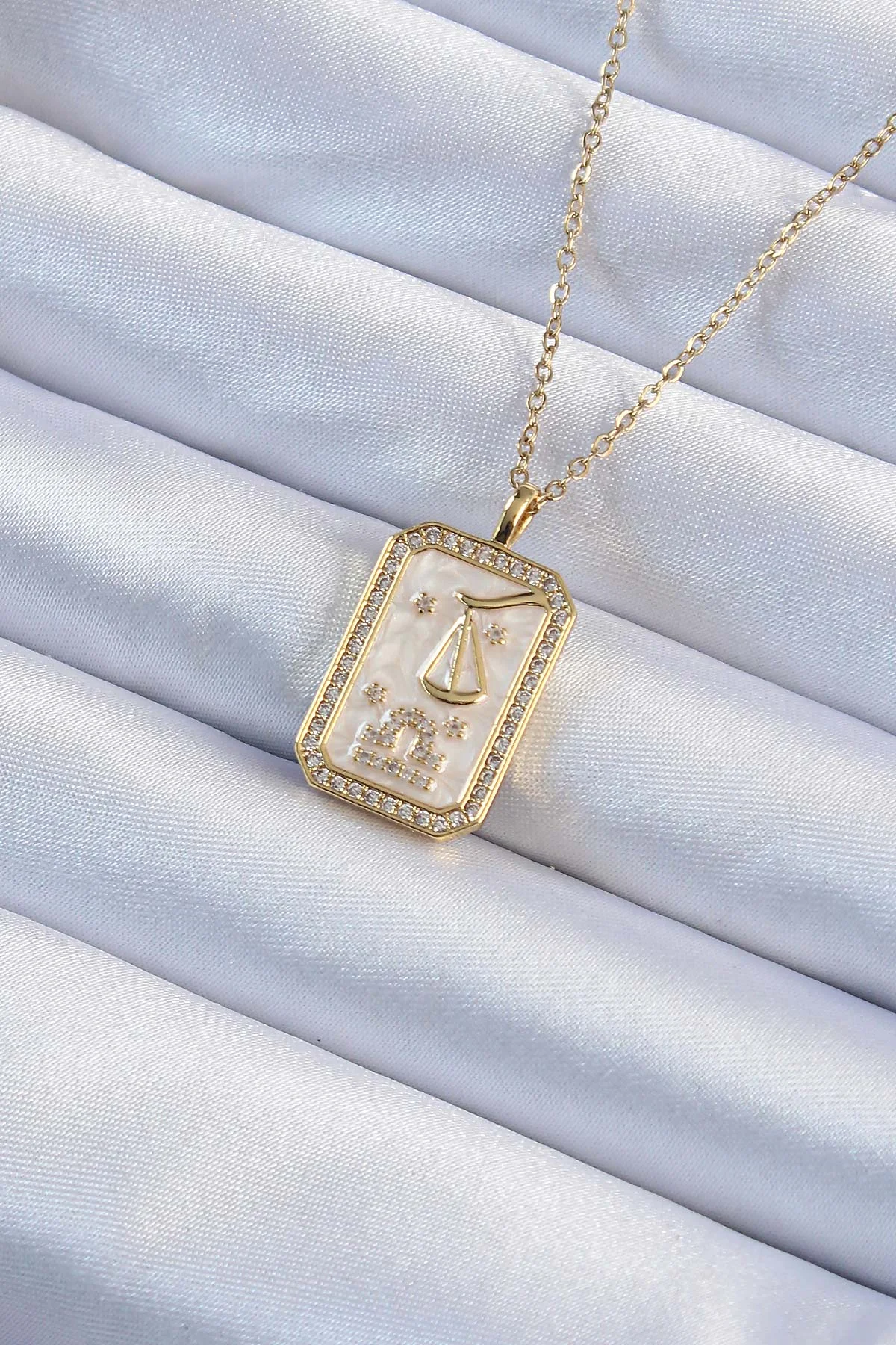 316L Çelik Zincir Gold Renk Zirkon Taşlı Çerçeveli Tarot Kolye