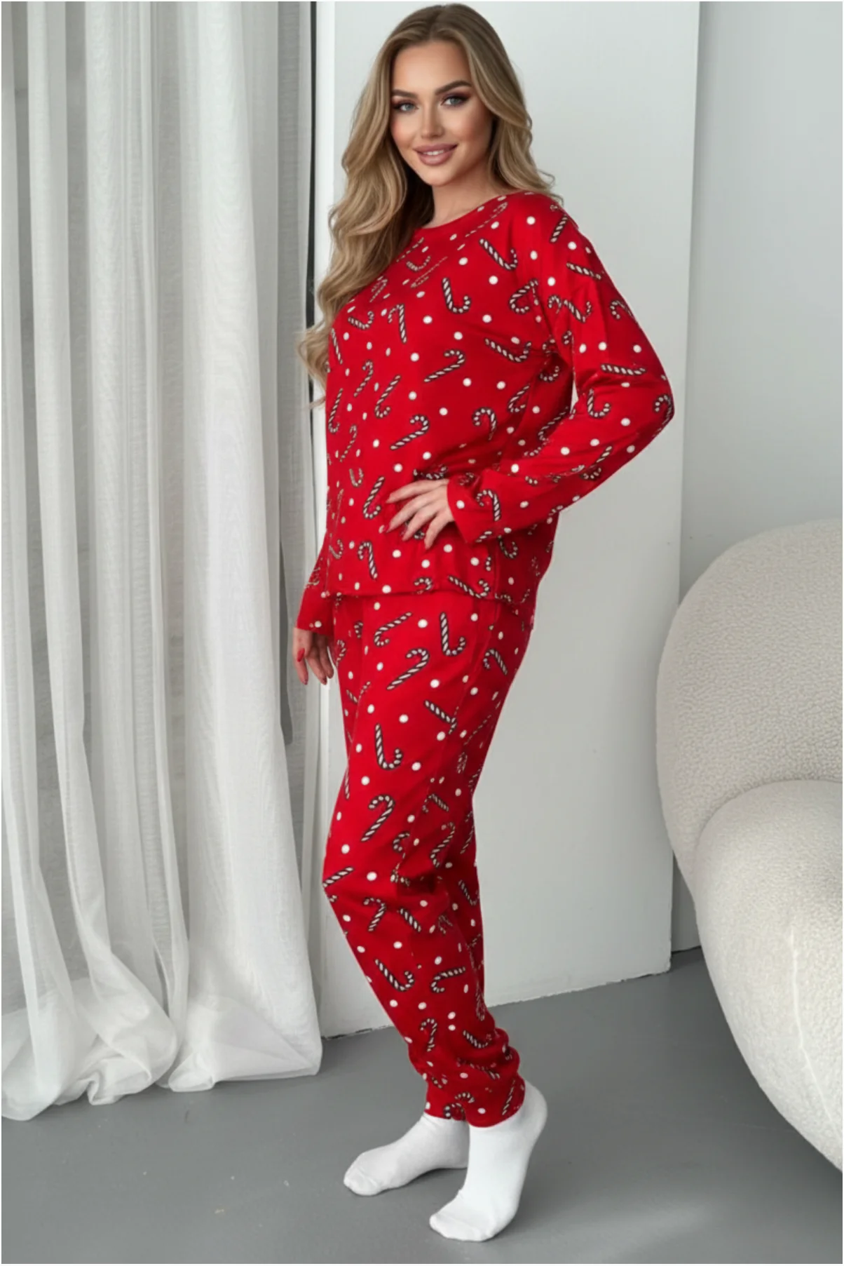 Kadın Şık Pamuklu Yılbaşı Kırmızı Puantiye ve Candy Cane Desenli Kırmızı Pijama Takımı görsel 2