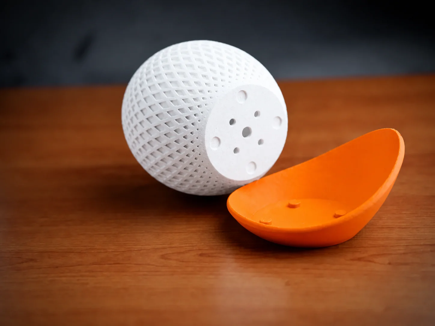3D Baskı Küre Saksı - Kafes Dokulu İki Parçalı Dekoratif Saksı - Beyaz-Turuncu görsel 2