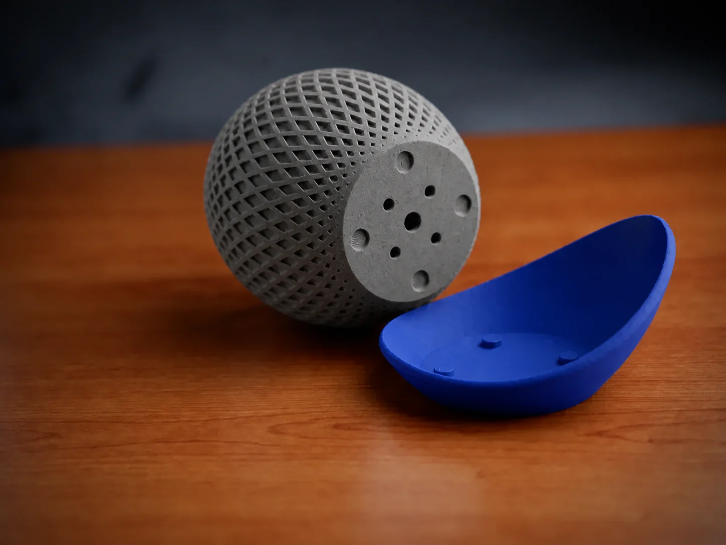 3D Baskı Küre Saksı - Kafes Dokulu İki Parçalı Dekoratif Saksı - Gri-Mavi görsel 2