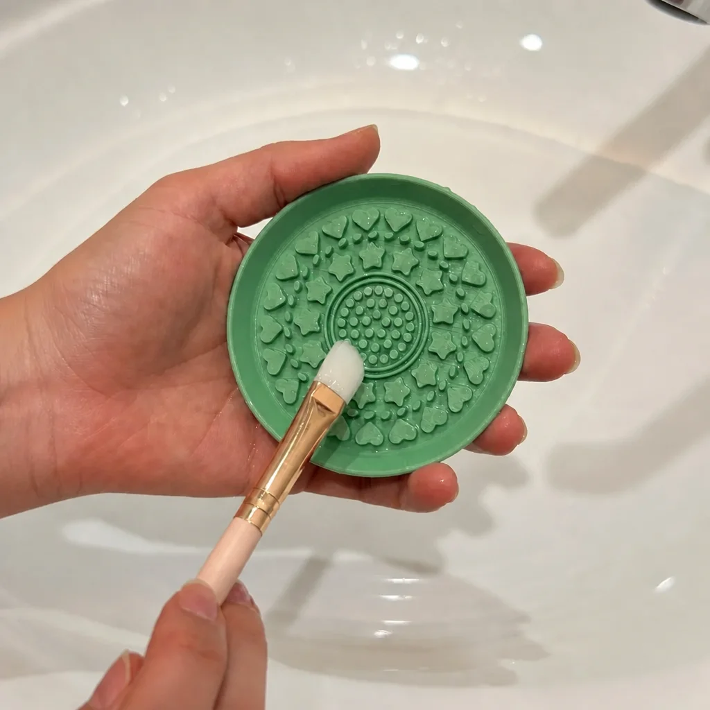 3D Baskı Makyaj Fırçası Temizleme Pedi - Desenli Aparat-Yeşil görsel 2