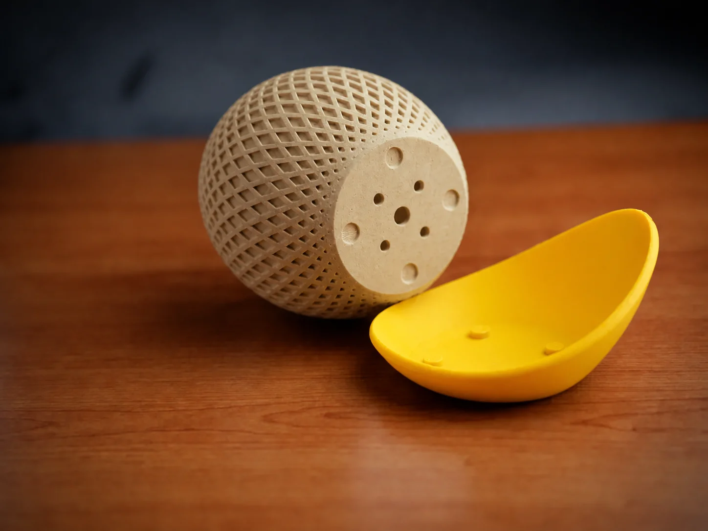 3D Baskı Küre Saksı - Kafes Dokulu İki Parçalı Dekoratif Saksı - Bej-Sarı görsel 2