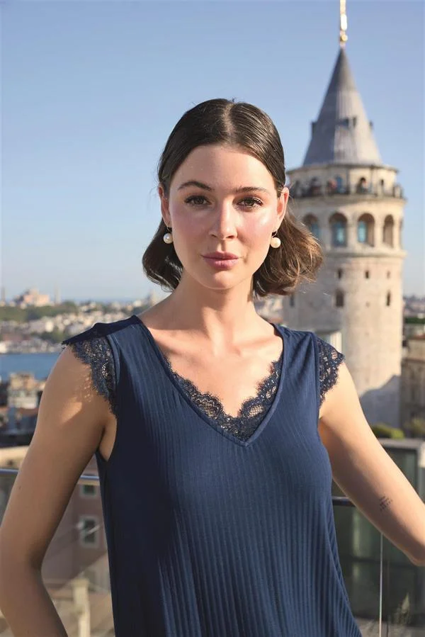 Yaprak Desenli ve Dantelli 3'lü Pijama Takımı görseli