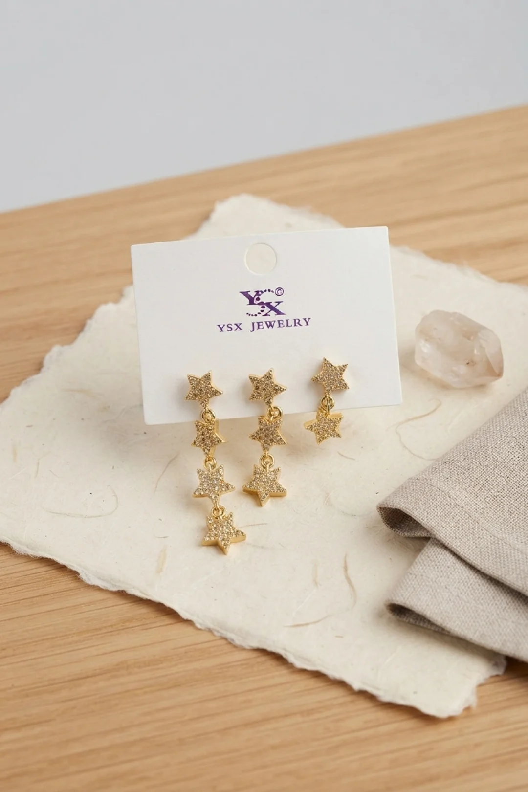 Pirinç Gold Renk Zirkon Taşlı Sallantılı Yıldız Model Kadın Küpe Seti