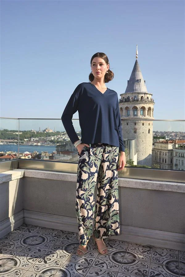 Yaprak Desenli Uzun Kollu V Yaka Pijama Takımı görseli