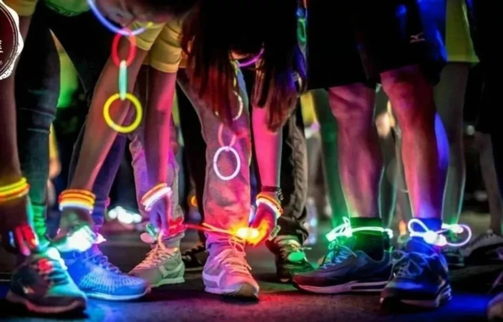 Karanlıkta Yanan Parlayan Fosforlu Glow Stick Çubuk Bileklik 50 Adet görsel 4