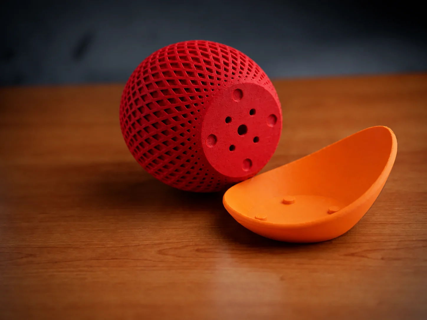 3D Baskı Küre Saksı - Kafes Dokulu İki Parçalı Dekoratif Saksı - Kırmızı-Turuncu görsel 2