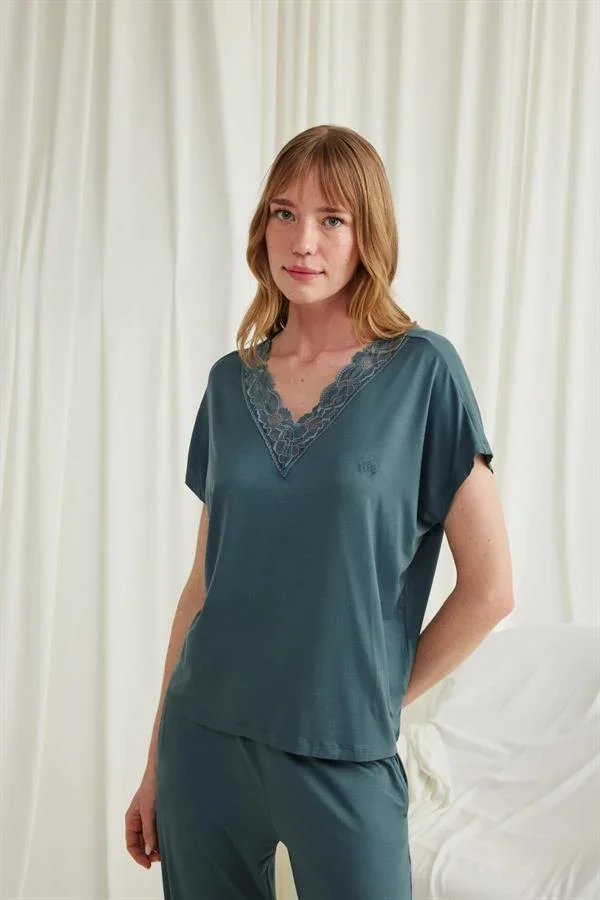 Kısa Kollu V Yakalı Dantelli Pijama Takımı görseli