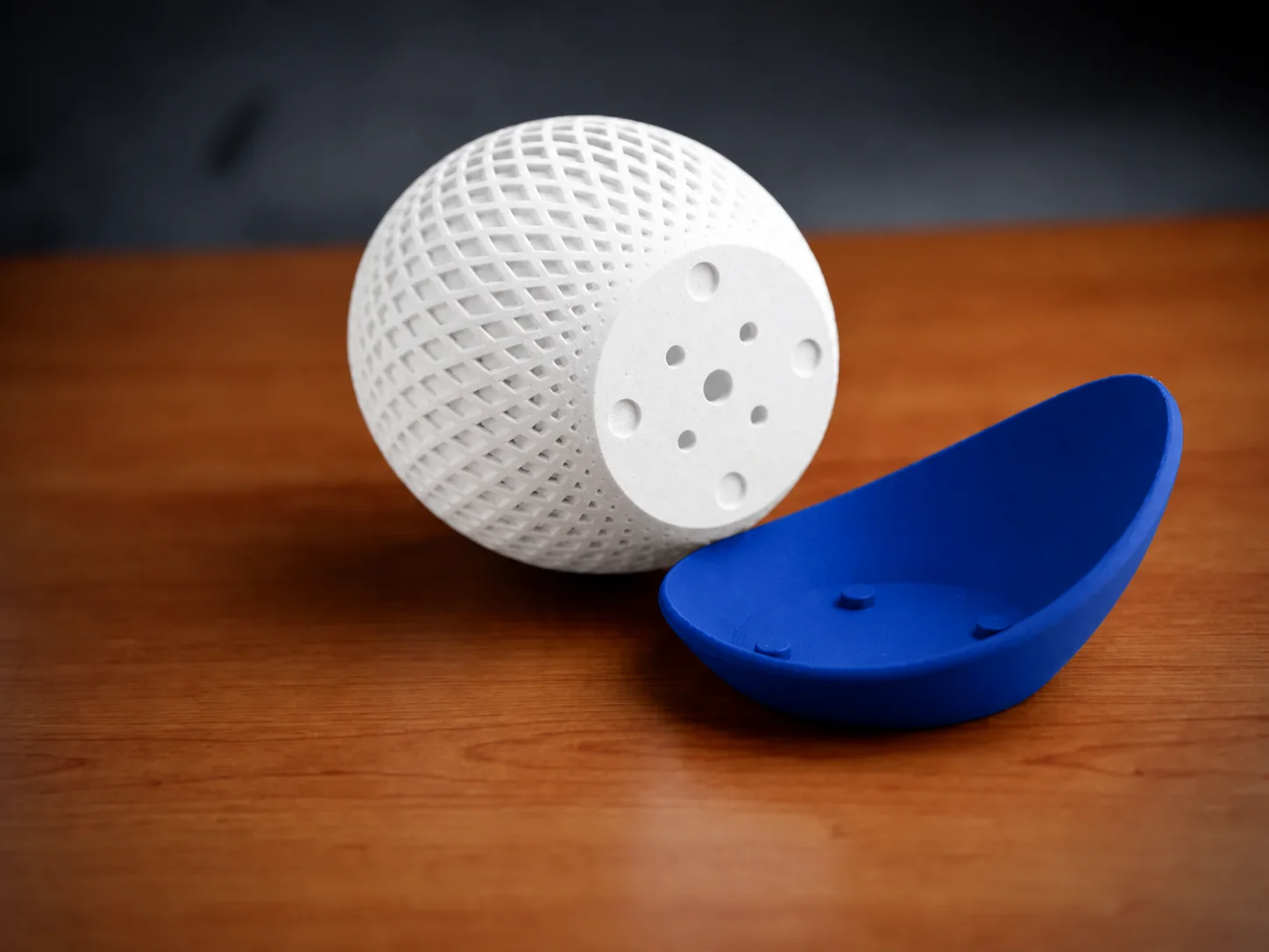 3D Baskı Küre Saksı - Kafes Dokulu İki Parçalı Dekoratif Saksı - Beyaz-Mavi görsel 2