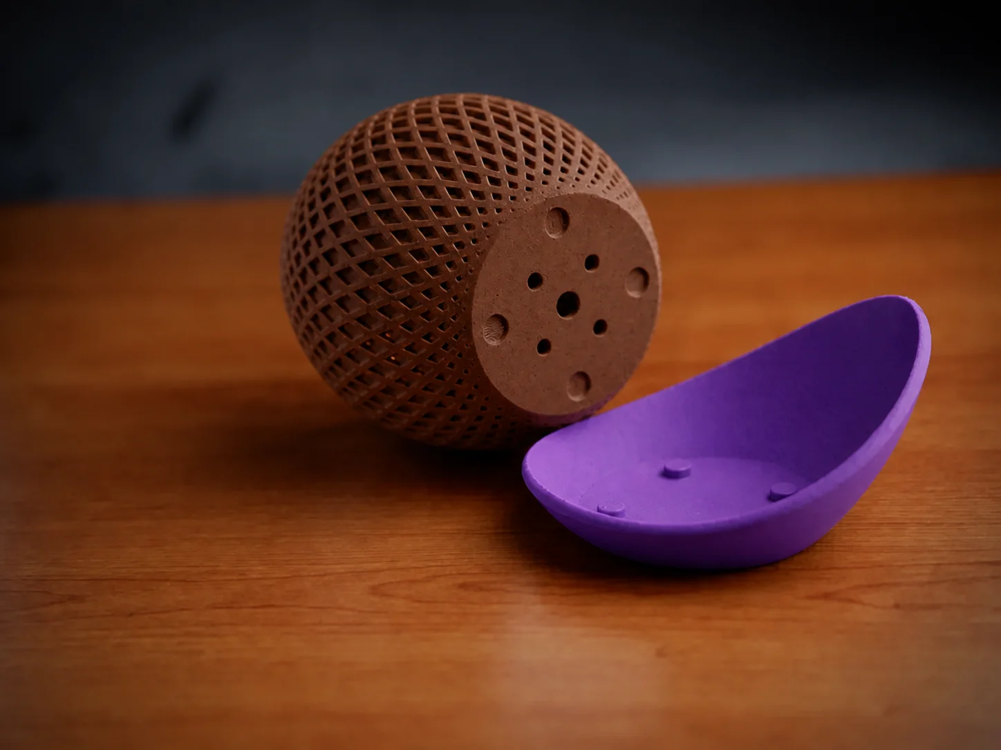 3D Baskı Küre Saksı - Kafes Dokulu İki Parçalı Dekoratif Saksı - Kahverengi-Mor görsel 2