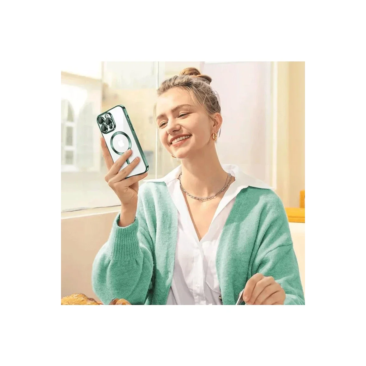 Apple iPhone 15 Pro Kılıf Kross Magneticsafe Kapak - Gümüş görsel 3