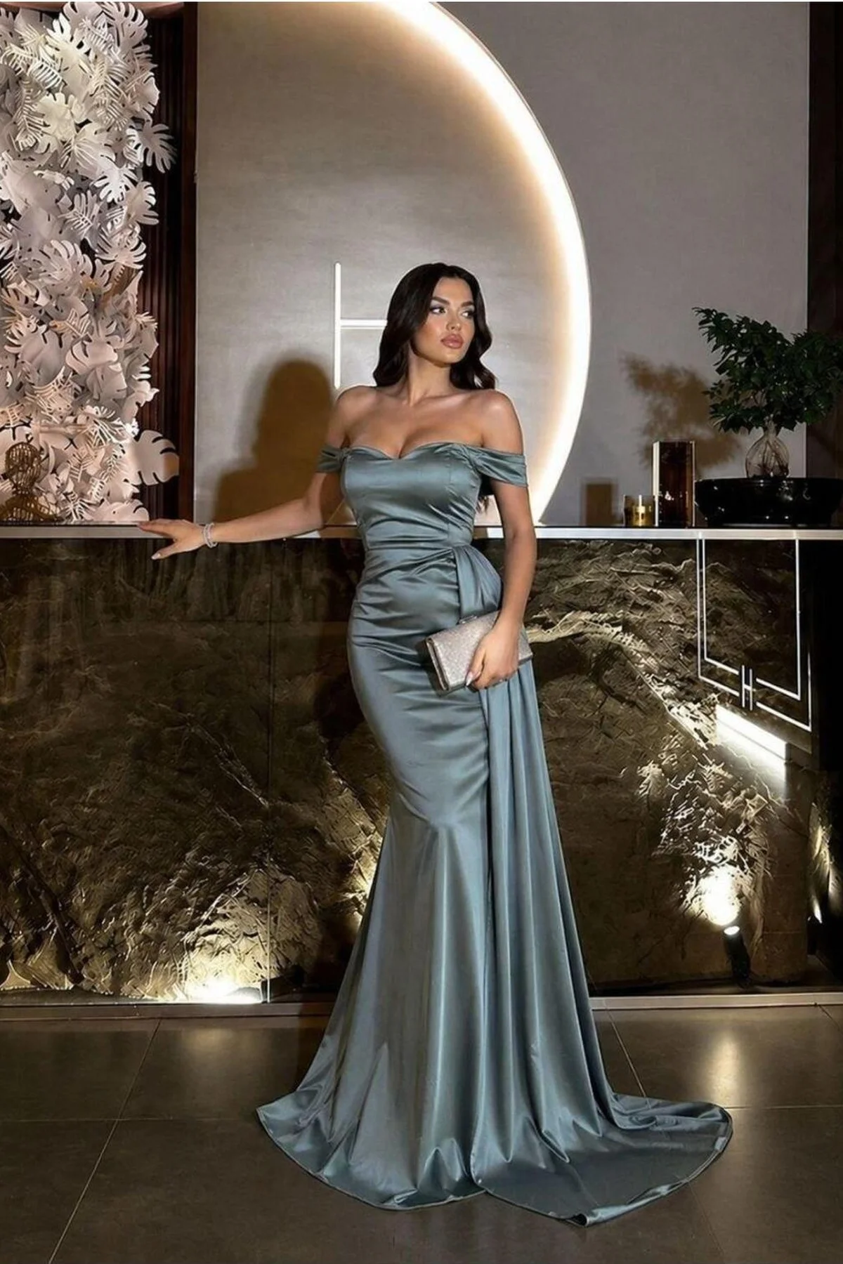 Kadın Saten Kumaş Kayık Yaka Maxi Abiye Elbise görsel 2