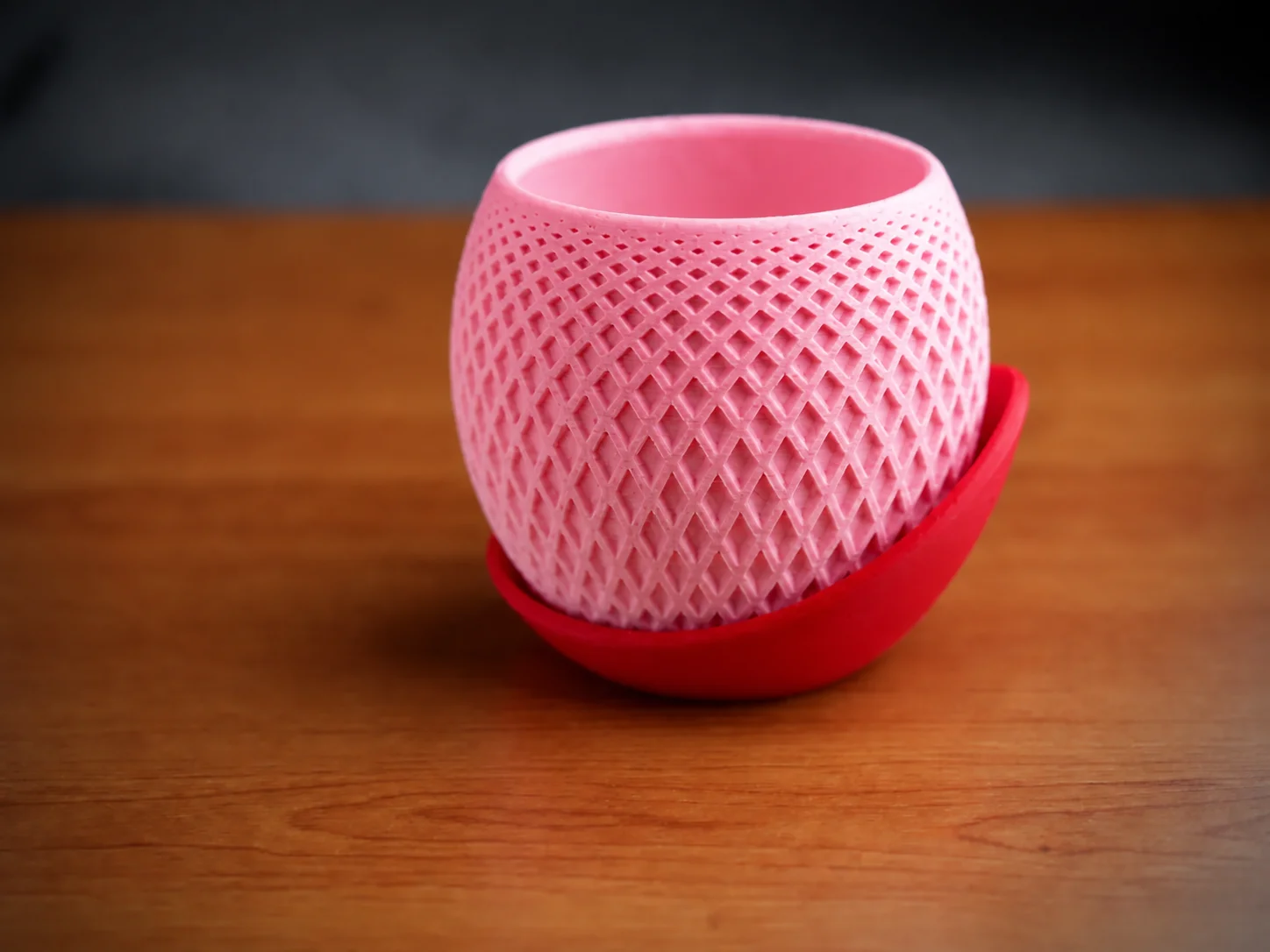 3D Baskı Küre Saksı - Kafes Dokulu İki Parçalı Dekoratif Saksı - Pembe-Kırmızı