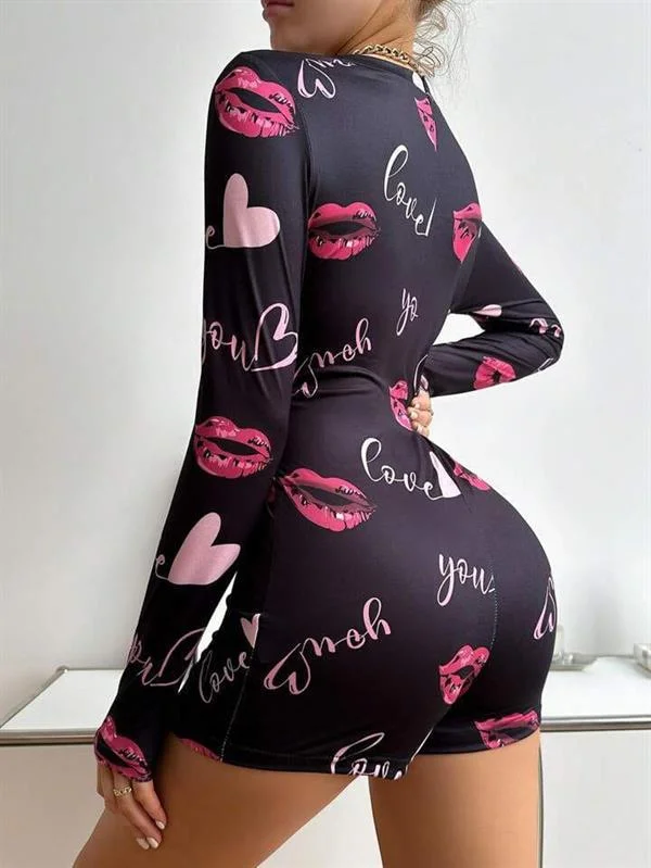 Pamuklu Kırmızı Öpücük ve Kalp Desenli Düğmeli Uzun Kol Tulum Pijama görseli