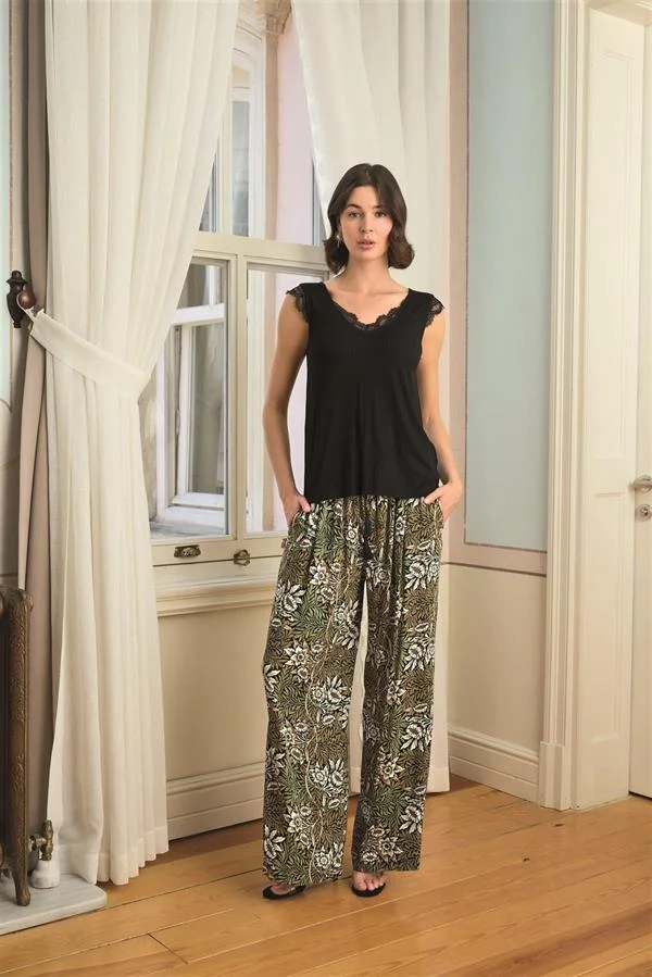 Çiçek Yaprak ve Etnik Desenli Dantelli 3'lü Pijama Takımı görseli