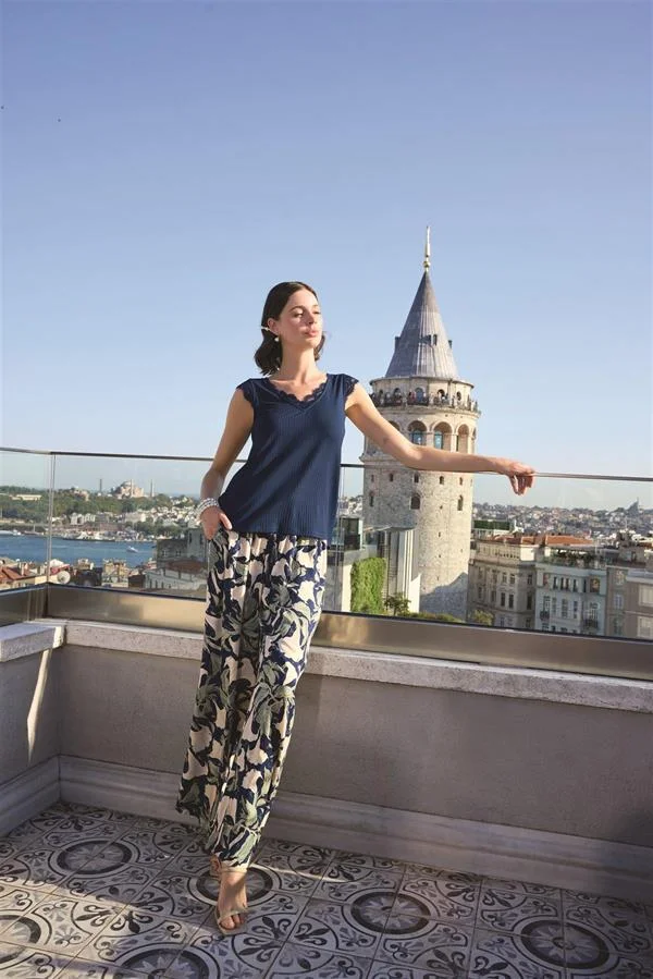 Yaprak Desenli ve Dantelli 3'lü Pijama Takımı görseli